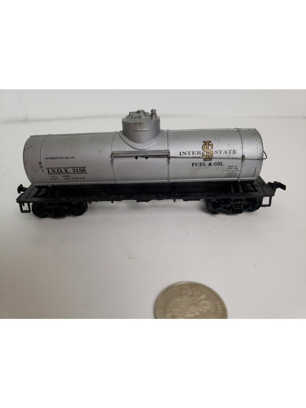 Walthers Interstate Fuel and Oil ISOX 3150 Single Dome Tank Car HO